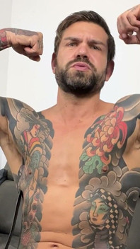 Chulazo Tatuado Muestra Todo Y Descarga