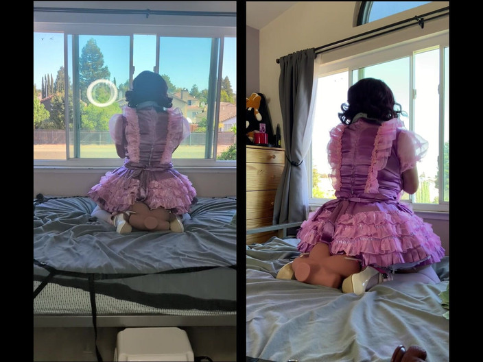 Sissy Candy: Pembantu banci satin merah muda lagi asik boneka seksnya sambil...