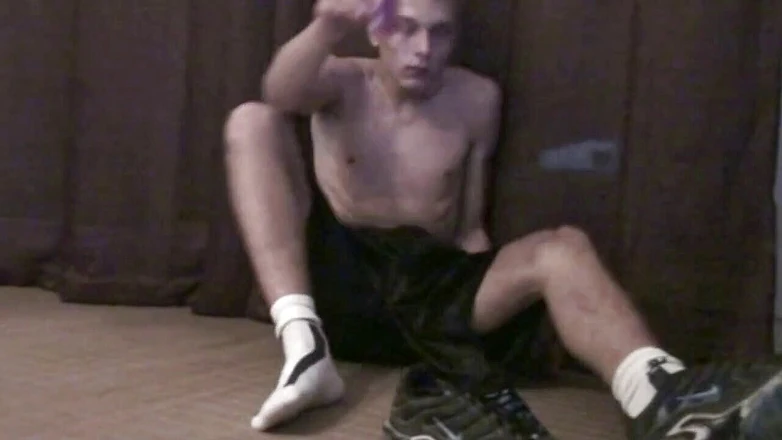 Gaybareback: Sneaker fetish sket solo
