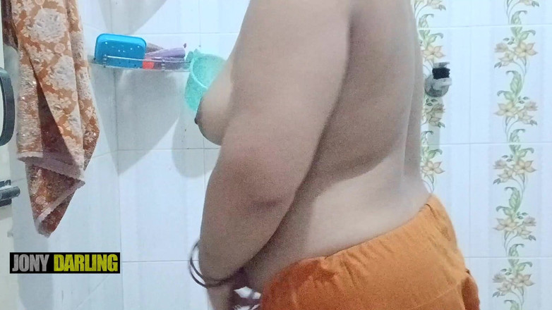 Jony Darling: Desi tetička Koupelna video pórek