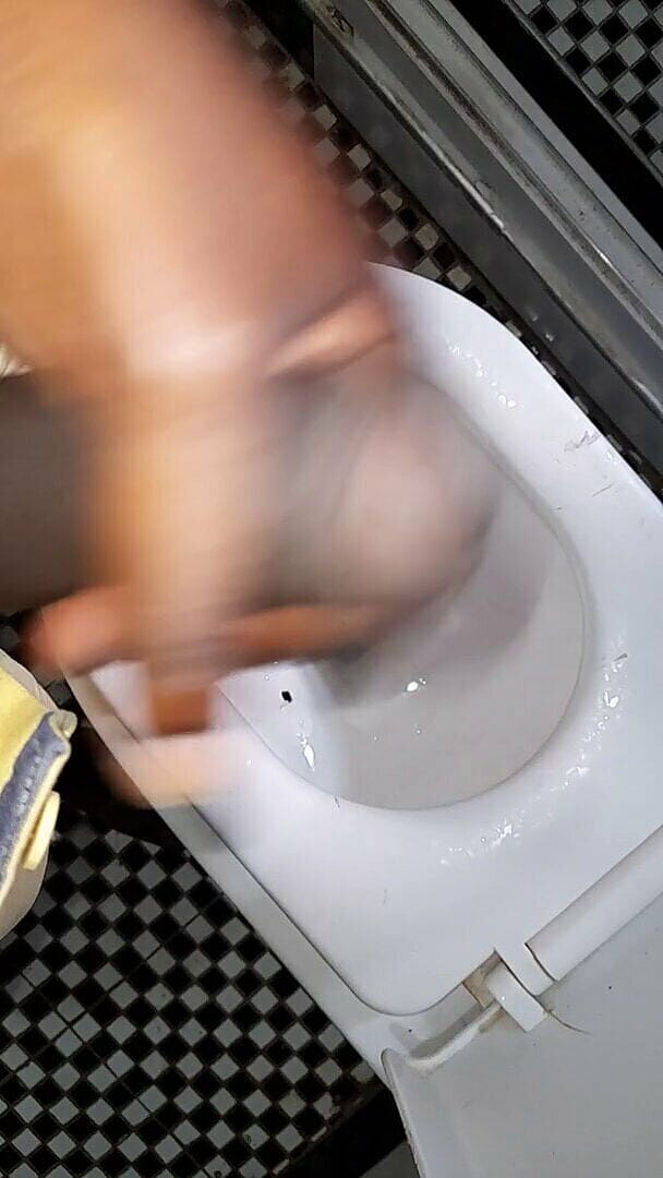 Bumba: Černý velký penis čůrá tvrdě
