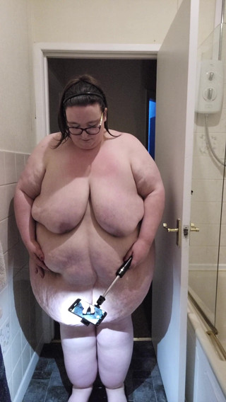SSBBWLadyBrads: Naakte weeg eind augustus
