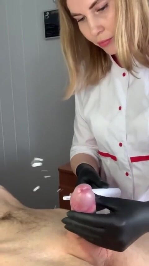 SugarNadya: Kompilasi klien ejakulasi yang tak terduga selama waxing