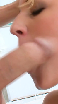 Fodendo sexo loira milf com profundas penetrações em estilo cachorrinho