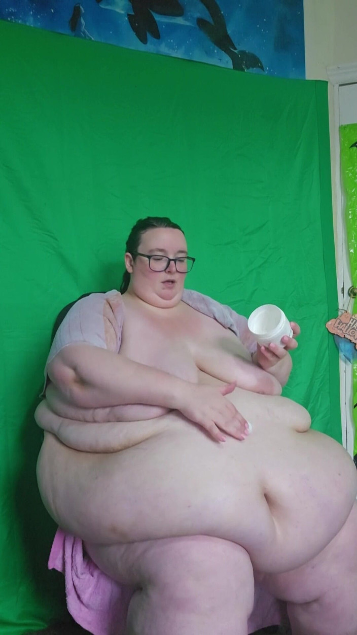 SSBBWLadyBrads: Pijat tubuh gemuk ssbbw dengan krim