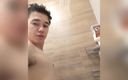 Alex Davey: Speciell video cum show i badrummet Jag kommer att försöka...