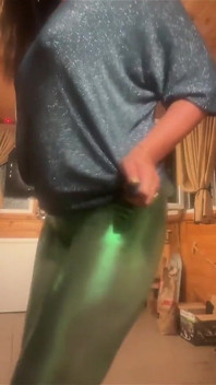 Shiny leggings cameltoe dance provocação