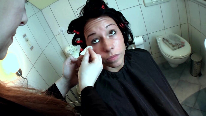 MMV Films and Clips XXX: Une MILF excitée reçoit une double pénétration sur le canapé