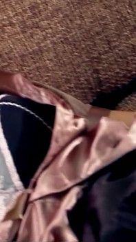 Sindy troia bionda viene ordinata da un uomo d'affari e scopata