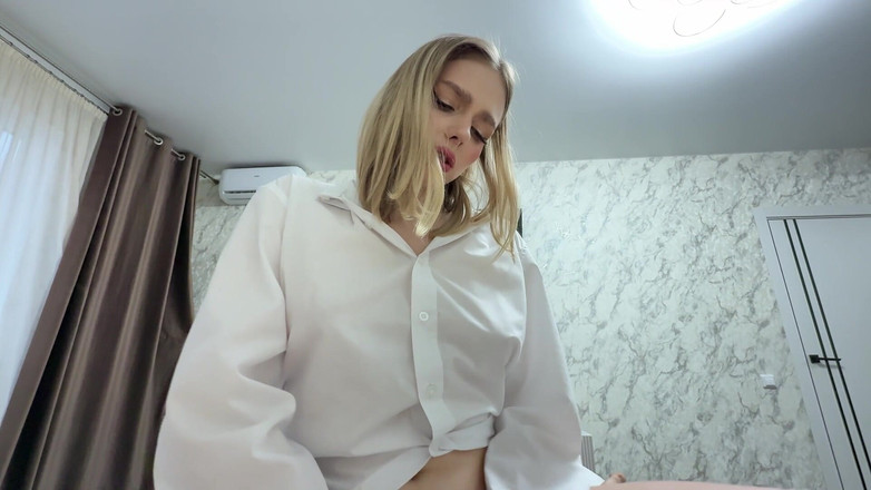 Arisha Mills: Боже мій, мій уролог вирішив перевірити мій член своєю пиздою