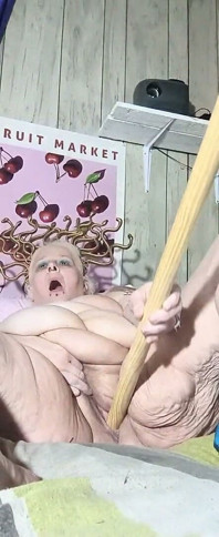 Medusa nadržená a šuká tu koštěcí holku