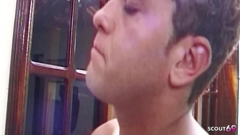 Shemale TS Collection: Blonde dünne transe auf anal von nachbarn gefickt