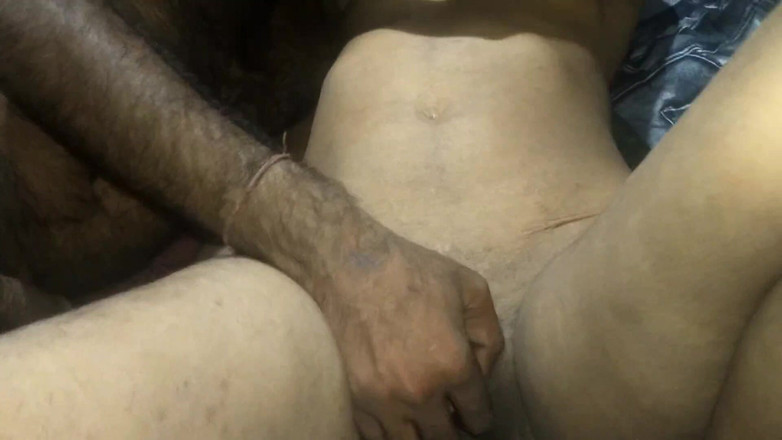 Babita Babita: 義理の弟は義理の妹を部屋に連れて行き、そこに置き去りにしました