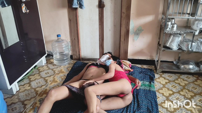 Desishycouple: 핑크 비키니 입은 인도 바비 시바니 섹스. 전체 비디오.
