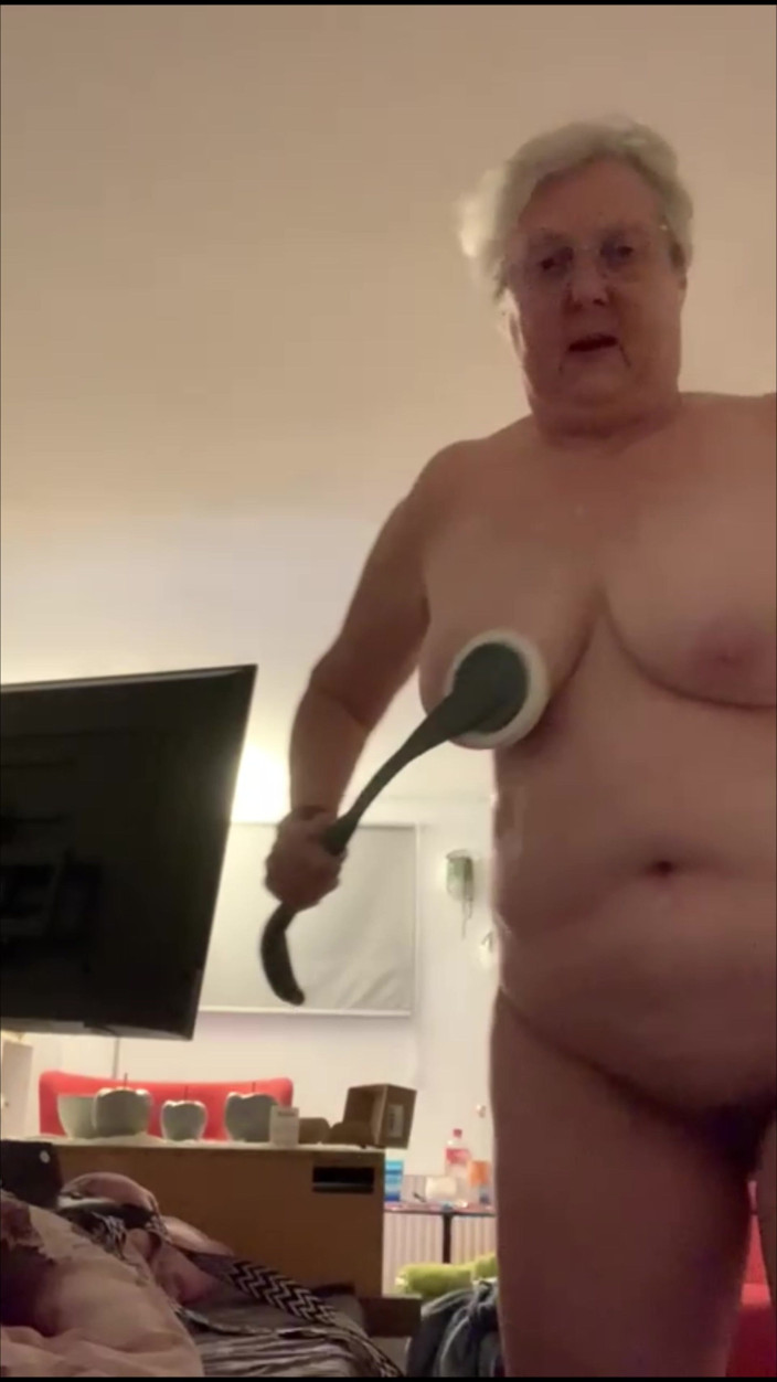 Goldschatz59: Buonasera Mentre Mi Spoglio Il Mio Spettatore