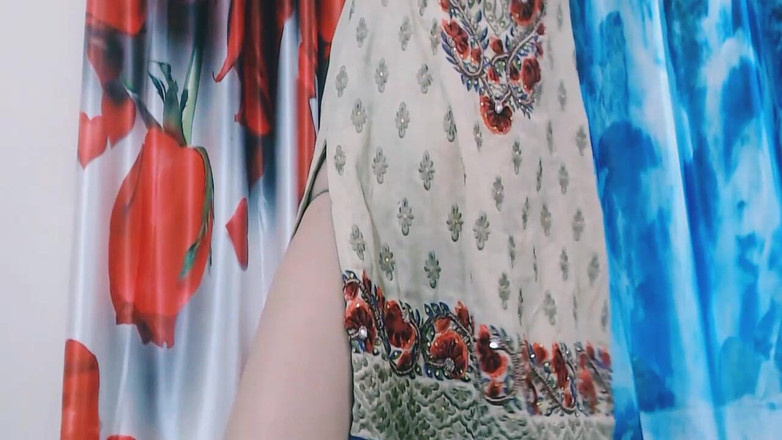 Bolly Karma: 彼女は彼氏を裏切って愛を込めて私を抱いた。