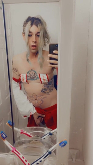 CarmenMelatonin: Sexy cosplay babe loves sex