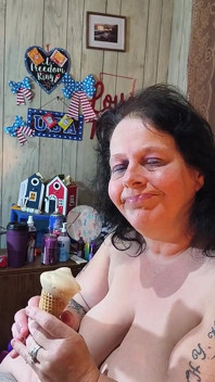 Ijsfreak Cone in poesje ze gaat sluipen