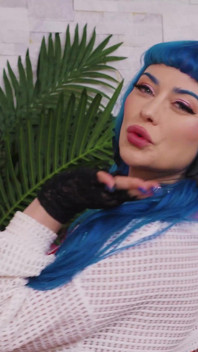 Superba Jewelz Blu imploră să fie futută de Nade Nasty!