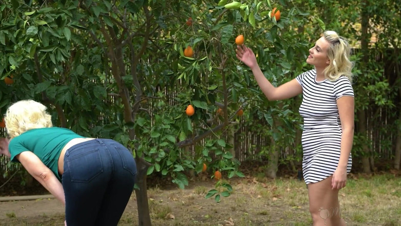 Mommy's Girl: Annenin kızı - Indica Monroe'nun yaramaz arsası üvey anne Kit Mercer'i buharlı...