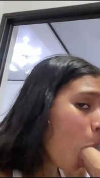 Zoufalá být ošukaná, požádá svého nevlastního bratra o pomoc a uklidňuje svou touhu po ptákovi