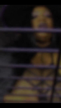 被关在笼子的中撸管的胖美女