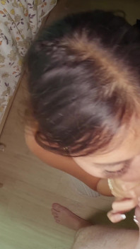 Si Dia menindik putingnya, jadi saya memberikannya pancutan muka yang besar