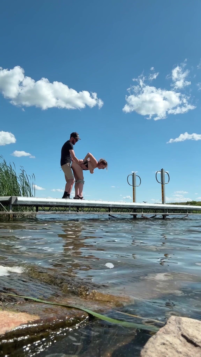 Mya Lane: Road head, risicovolle seks in het meer en veel sperma