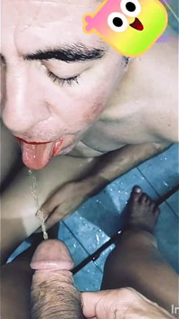 얼굴에 오줌처럼 칼