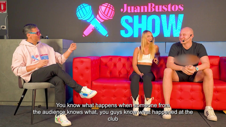 JuanBustos: Argetina Babydoll ขี่ควยใหญ่ของ Cofla ที่ไนท์คลับใน Medellín
