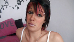 Nude in France: Sexy brünette schlampe wird auf dem bett geschraubt