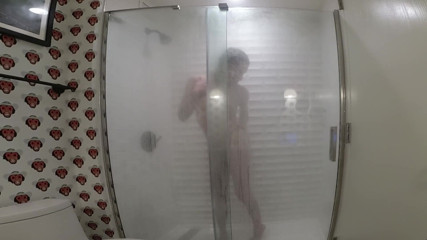 KittyKaash: Kitty Kaash in the shower