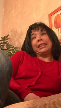 Heiße und geile milfs genießen muschi mit spielzeug - 1