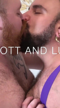 Bearfilms Luis Vega สนุกกับควยแข็งของ Scott Carson