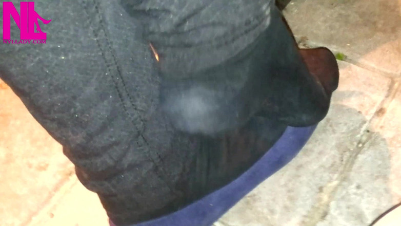 Nyllady: Baise dans des ballerines bleues dans un bar