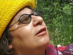 Old PIGS XXX: Venkovní trojka pro chlupatou nadrženou a připravenou na šukání babičky