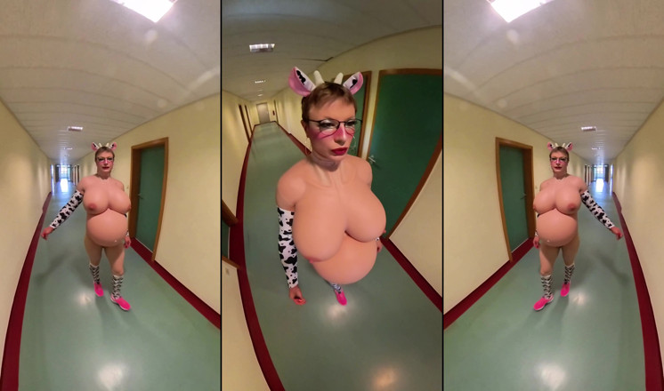 Sissy Adventures: Malá březí kráva Chantal s velkým bříškem a velkými prsy...