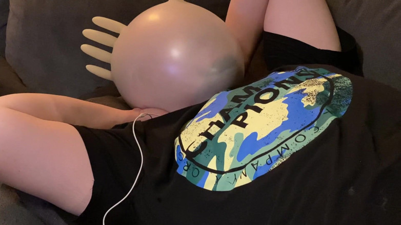 ButHoleDildoLover: My fourth breathplay - Double latexglove mask breathing