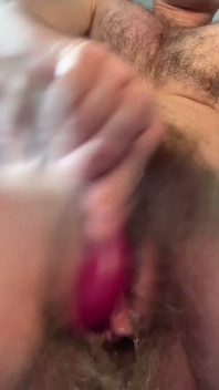Pov je knielt voor je ftm-crush, likt zijn bezwete poesje na het sporten totdat hij over je hele gezicht spuit