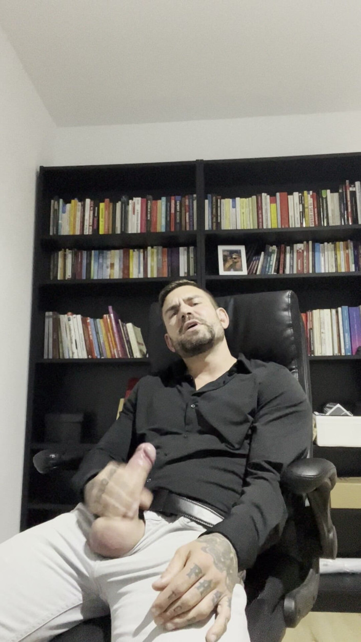 Juan Lucho Gay: Cute Boy Jerks off with Clothes on
