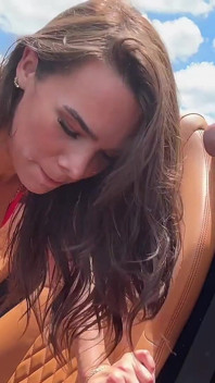 La nena universitaria Ivy Ireland engaña a su novio con el rico Teddy Tarantino en su Ferrari
