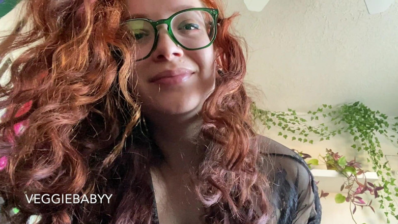 Veggiebabyy: I Spit in Ur Mouth While U Fuck My Hand