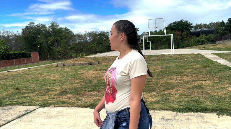 Julianaburning: 我看到一个饥渴的矮人骑着树观看我锻炼身体，并邀请我到他的公寓操我