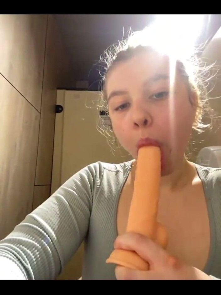 JuiceLussie: Melancap awam yang melampau. Palam dubur. Mendalam Melalui. Pancutan mani...