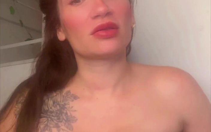 Angel Queen: Tante seksi dicrot di lidah dan toketku sampai muncrat
