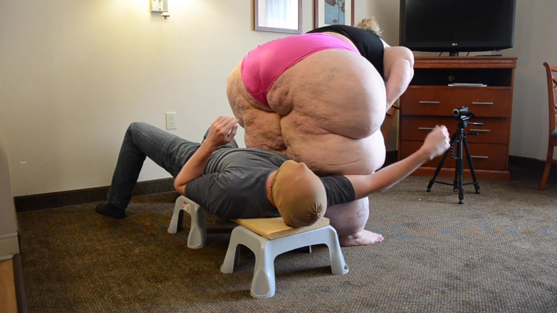 Full Weight Productions: Bobbi Jo & frumusețe neagră îl încurcă pe tablă