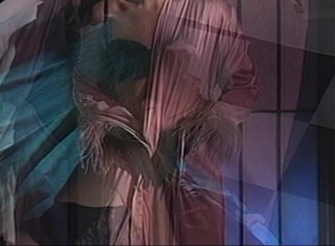 Crossdressing Amateurs: Возбужденный кроссдрессер шпилю блондинку-красотку в винтажном видео