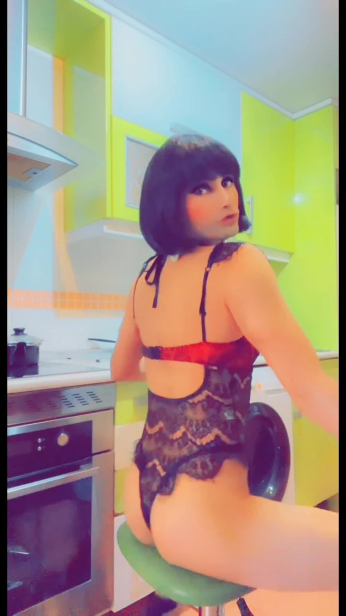 Sissy Slut Brianna: Jak ta bielizna do mnie pasuje?