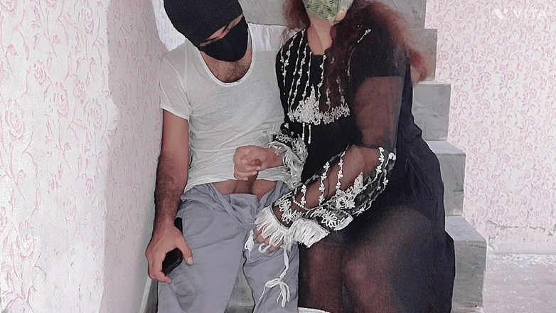 Pakistani CoupleX: Oj, den här tjejen var knullad en dag hon gick...