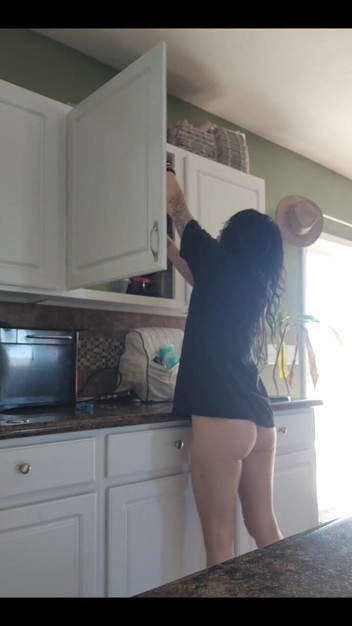 goddessXenvy: Sperma och rengör köket med mig